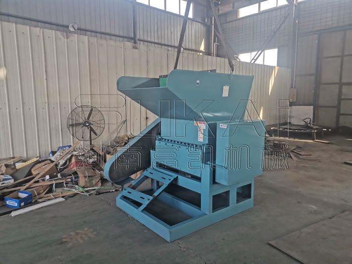 汽車(chē)油箱粉碎機(jī)